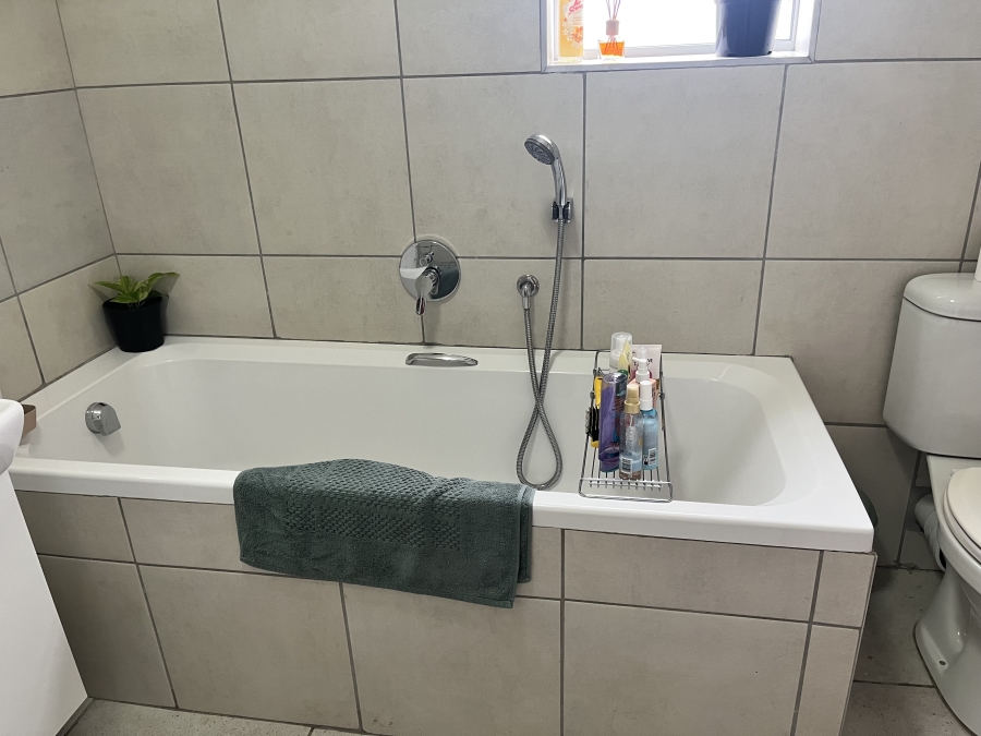 2 Bedroom Property for Sale in Parsonsvlei Eastern Cape